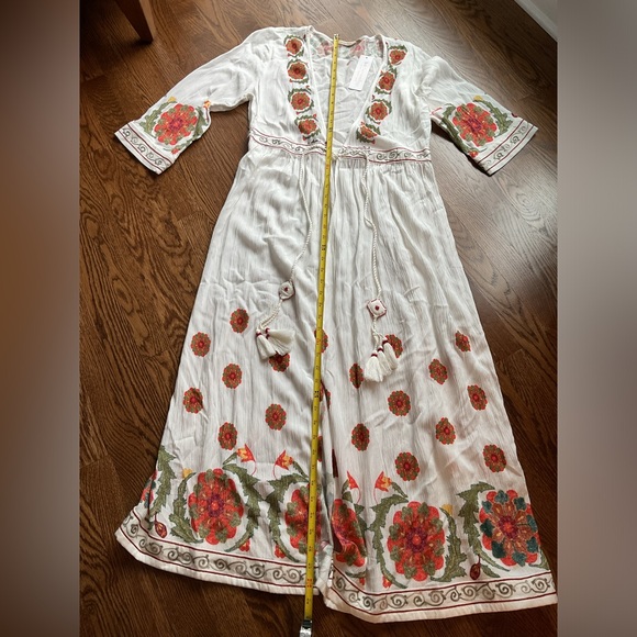 Soft Surroundings Tassel Embroidered Floral caldera topper - Picture 6 of 11